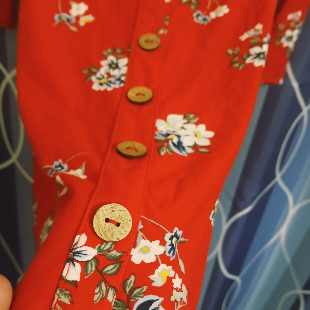 Red Floral Mini Off-shoulder Dress W/ Faux Buttons & Ruffled Neckline Medium - Picture 5 of 14